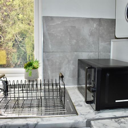 Luxury 2 Bedroom Apartment, Parking, Few Minutes Walk From Wembley Stadium Londra Dış mekan fotoğraf