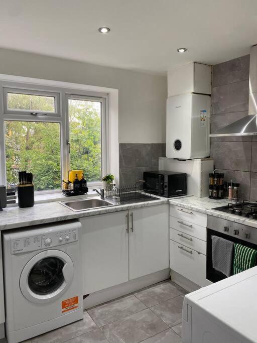 Luxury 2 Bedroom Apartment, Parking, Few Minutes Walk From Wembley Stadium Londra Dış mekan fotoğraf